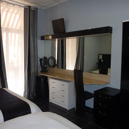 Hotel Villa Boeri Beausoleil Kültér fotó